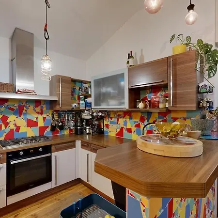 La Casa Colorata In The Hearth Of Apartmán *